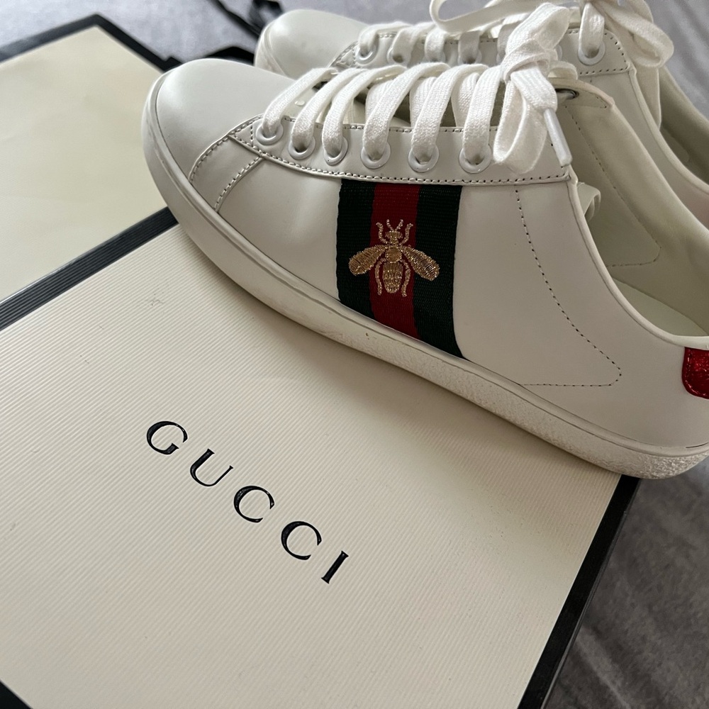 Gucci White Sneakers with Green and Red Accents - Picture 7 of 11
